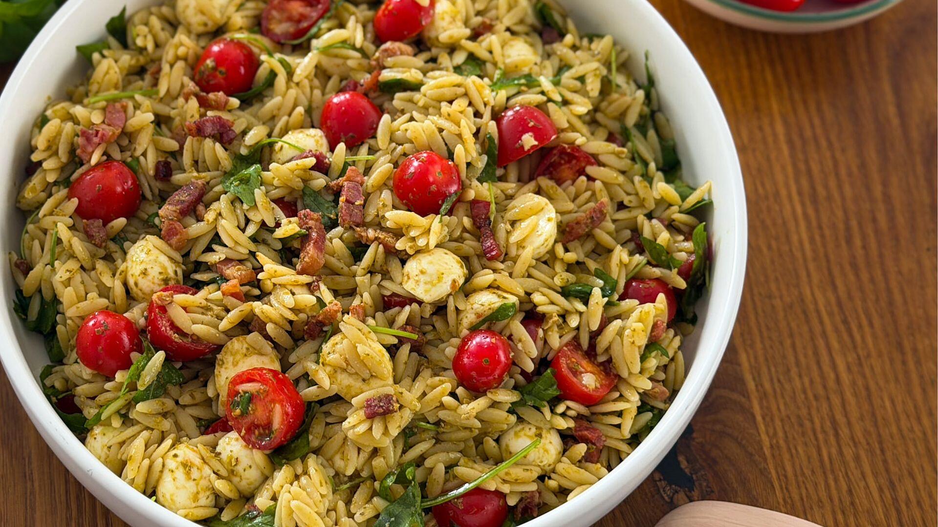 Orzo Salat mit Pesto